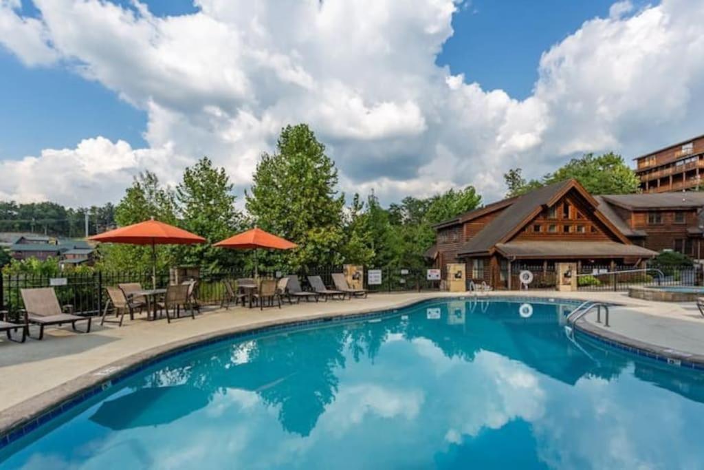 2 Miles From Dollywood Family Resort With Seasonal Outdoor Swimming Pool, Year Around Heated Indoor Swimming Pool, Townhome Style Cabin, Private Hot Tub, Arcade, Tv, Wifi, Kitchen With Refrigerator, Washer And Dryer Pigeon Forge Εξωτερικό φωτογραφία