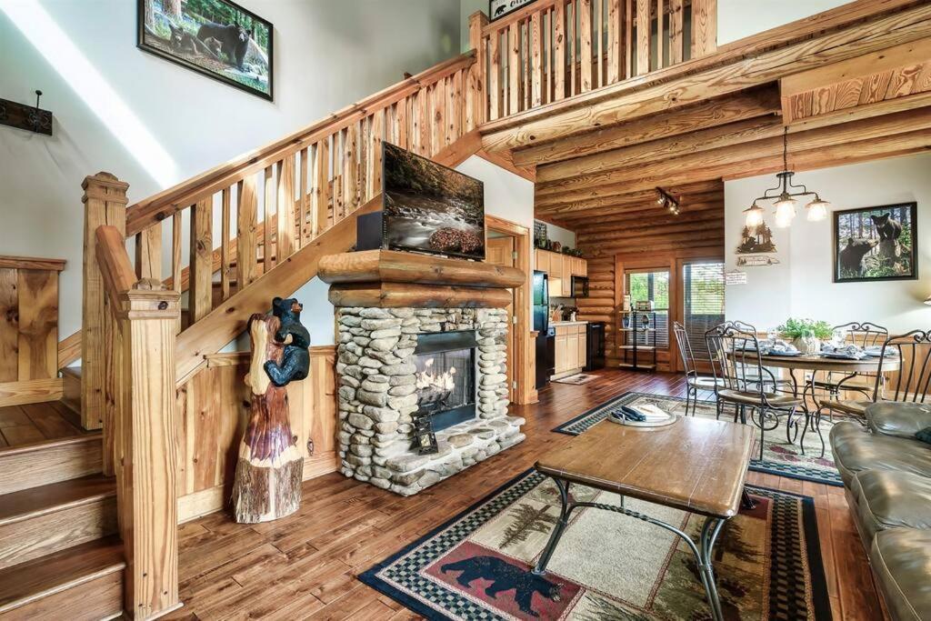 2 Miles From Dollywood Family Resort With Seasonal Outdoor Swimming Pool, Year Around Heated Indoor Swimming Pool, Townhome Style Cabin, Private Hot Tub, Arcade, Tv, Wifi, Kitchen With Refrigerator, Washer And Dryer Pigeon Forge Εξωτερικό φωτογραφία