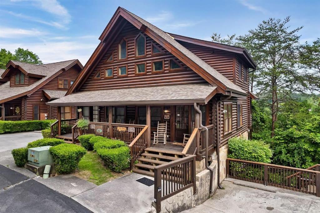 2 Miles From Dollywood Family Resort With Seasonal Outdoor Swimming Pool, Year Around Heated Indoor Swimming Pool, Townhome Style Cabin, Private Hot Tub, Arcade, Tv, Wifi, Kitchen With Refrigerator, Washer And Dryer Pigeon Forge Εξωτερικό φωτογραφία