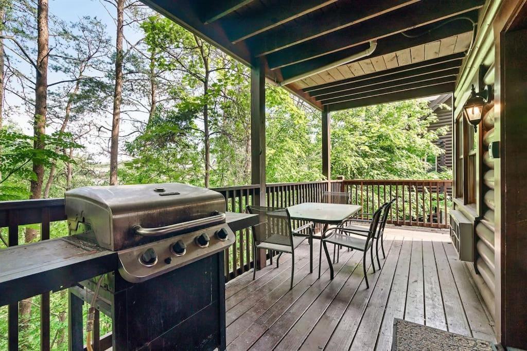 2 Miles From Dollywood Family Resort With Seasonal Outdoor Swimming Pool, Year Around Heated Indoor Swimming Pool, Townhome Style Cabin, Private Hot Tub, Arcade, Tv, Wifi, Kitchen With Refrigerator, Washer And Dryer Pigeon Forge Εξωτερικό φωτογραφία